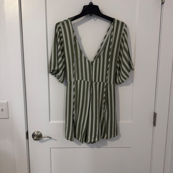 Short Romper - Picture 5 of 7